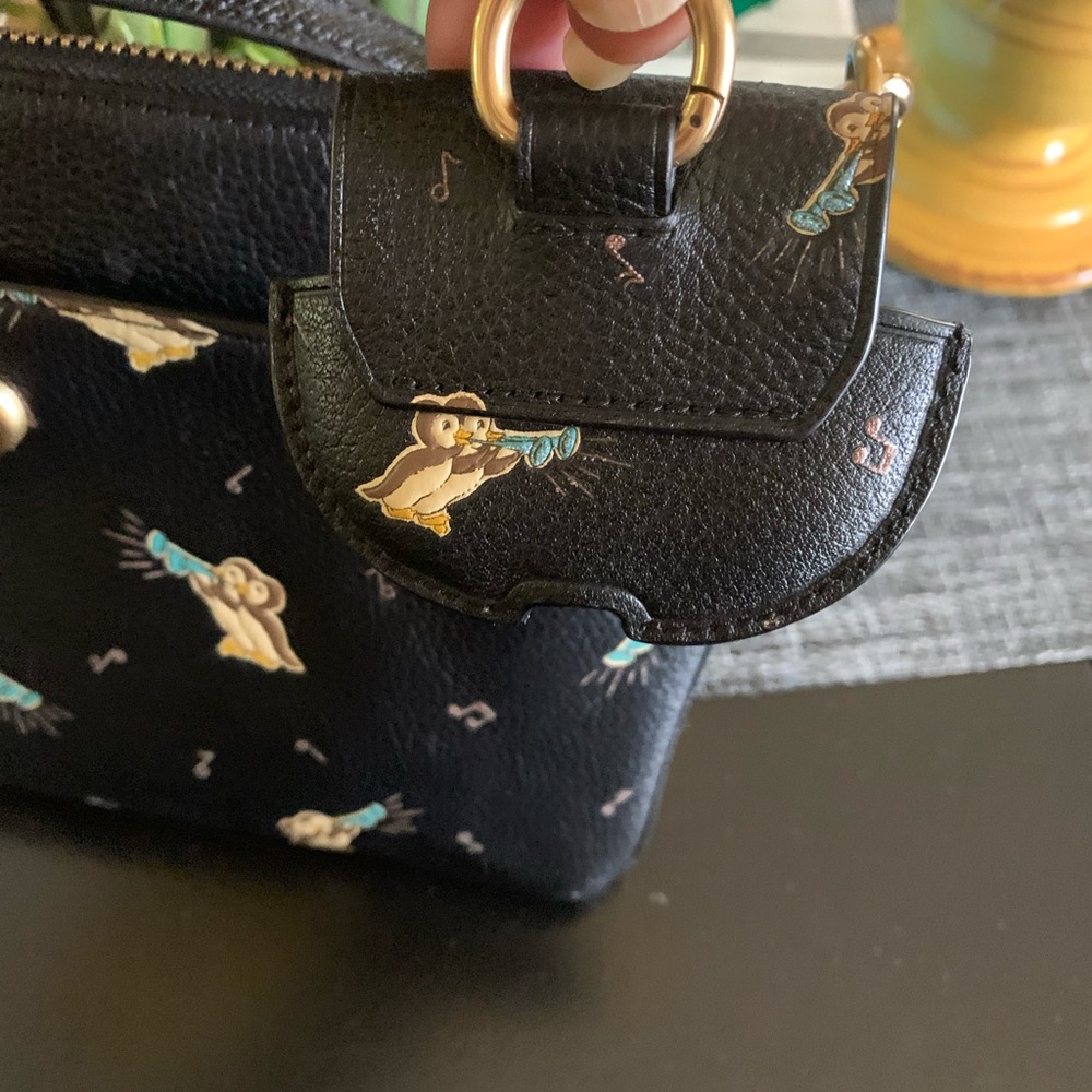 Coach leather penguin trumpet bag with iPod case Missing hanging tag and strap - Picture 10 of 11